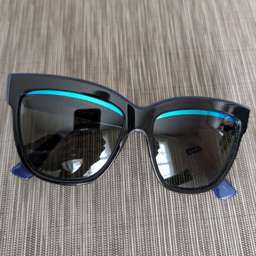 DIOR Graphic Collection, Like New - Picture 2 of 12